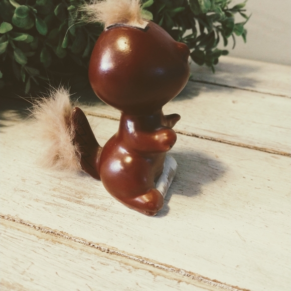 Enesco Vtg Hairy Furry Chipmunk Judgemental Beaver Figurine Kitschy Home Decor - Picture 5 of 6